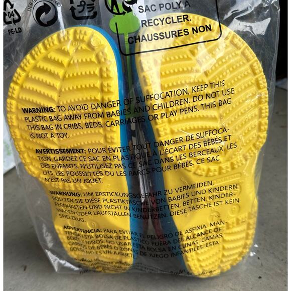 Crocs Snow White Classic Clogs Limited Edition Womens Size M7 W9 New - Picture 3 of 4